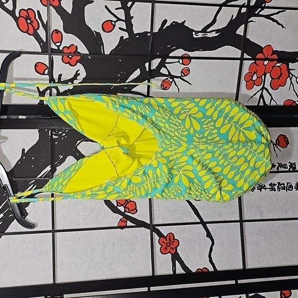 Trina Turk Spa & Swim Collection Trellis Floral Swimsuit Size 8 NWT - Picture 8 of 9